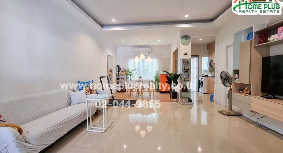 For sale 2 bedrooms townhouse in Mueang Pathum Thani, Pathum Thani