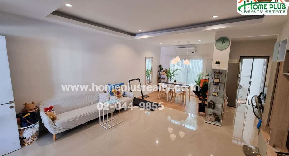For sale 2 bedrooms townhouse in Mueang Pathum Thani, Pathum Thani