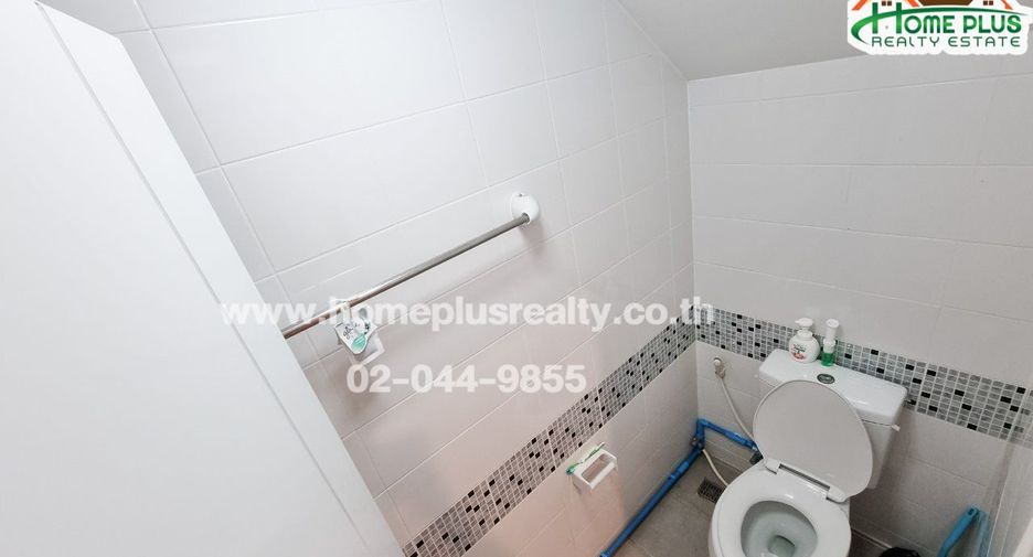 For sale 2 bedrooms townhouse in Mueang Pathum Thani, Pathum Thani