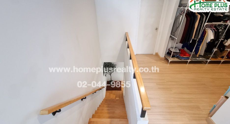 For sale 2 bedrooms townhouse in Mueang Pathum Thani, Pathum Thani
