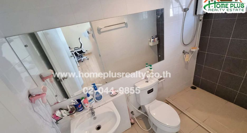 For sale 2 bedrooms townhouse in Mueang Pathum Thani, Pathum Thani