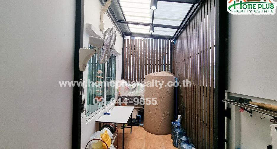 For sale 2 bedrooms townhouse in Mueang Pathum Thani, Pathum Thani