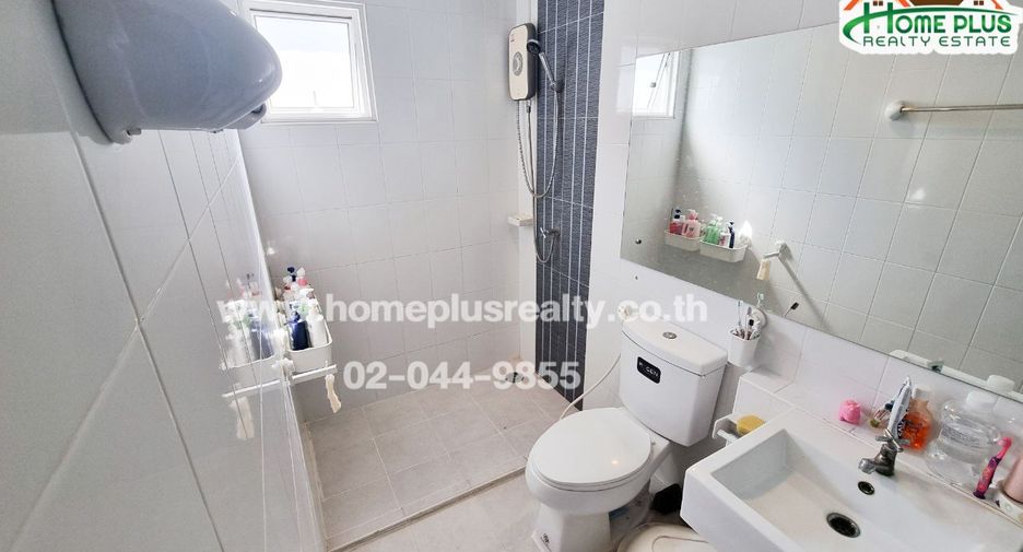 For sale 2 bedrooms townhouse in Mueang Pathum Thani, Pathum Thani