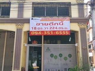 For rent 3 bed retail Space in Bang Na, Bangkok
