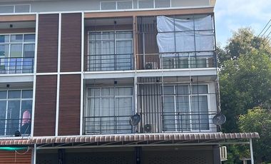 For rent and for sale 6 bedrooms retail Space in Mueang Uttaradit, Uttaradit