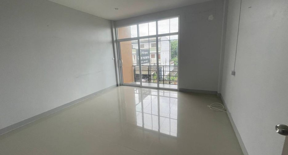 For rent そして for sale 6 Beds retail Space in Mueang Uttaradit, Uttaradit