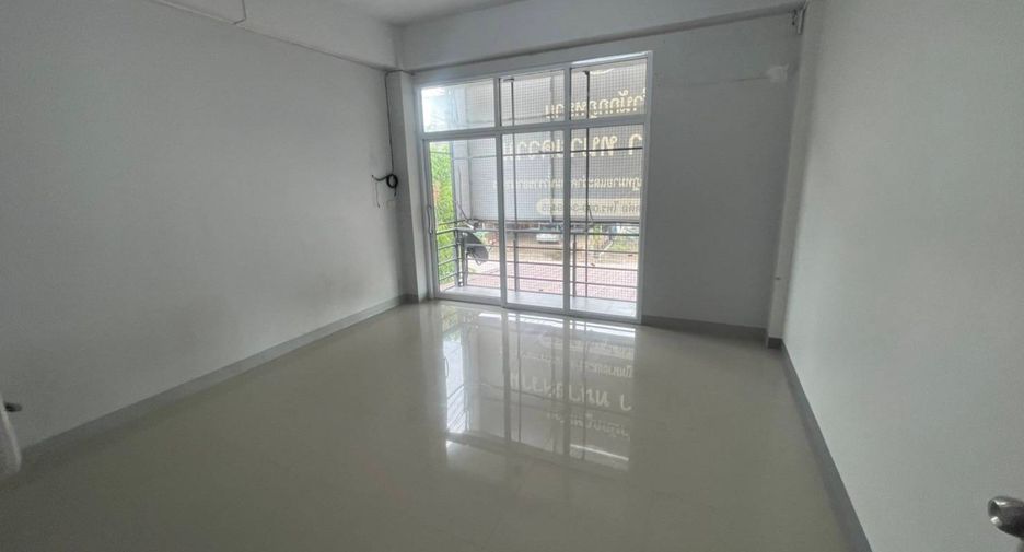 For sale 6 bed retail Space in Mueang Uttaradit, Uttaradit