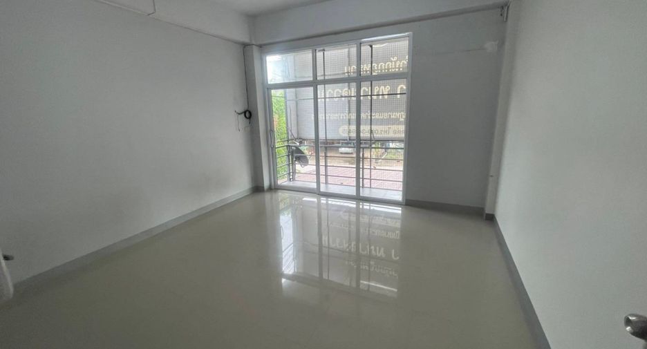 For rent そして for sale 6 Beds retail Space in Mueang Uttaradit, Uttaradit