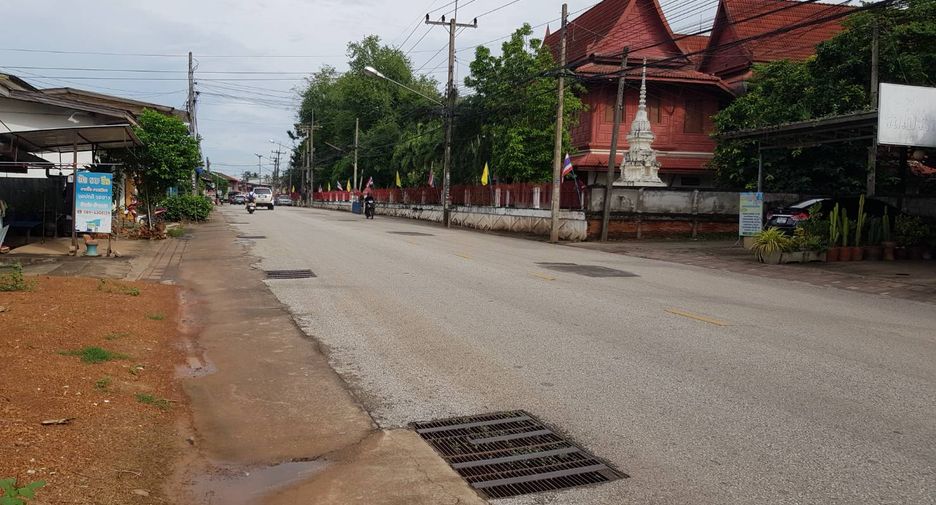 For rent そして for sale 6 Beds retail Space in Mueang Uttaradit, Uttaradit