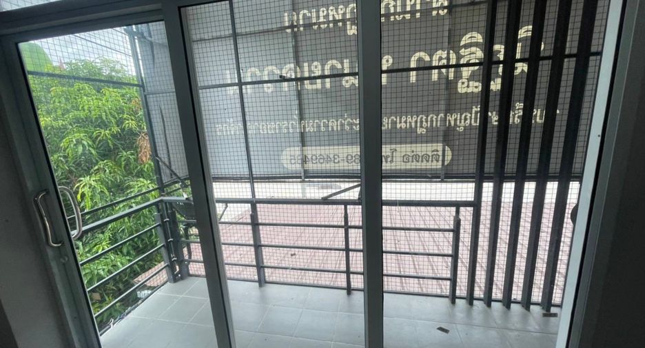 For rent そして for sale 6 Beds retail Space in Mueang Uttaradit, Uttaradit