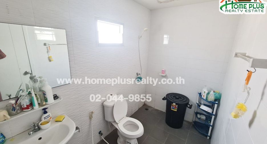 For sale 3 bedrooms townhouse in Mueang Pathum Thani, Pathum Thani