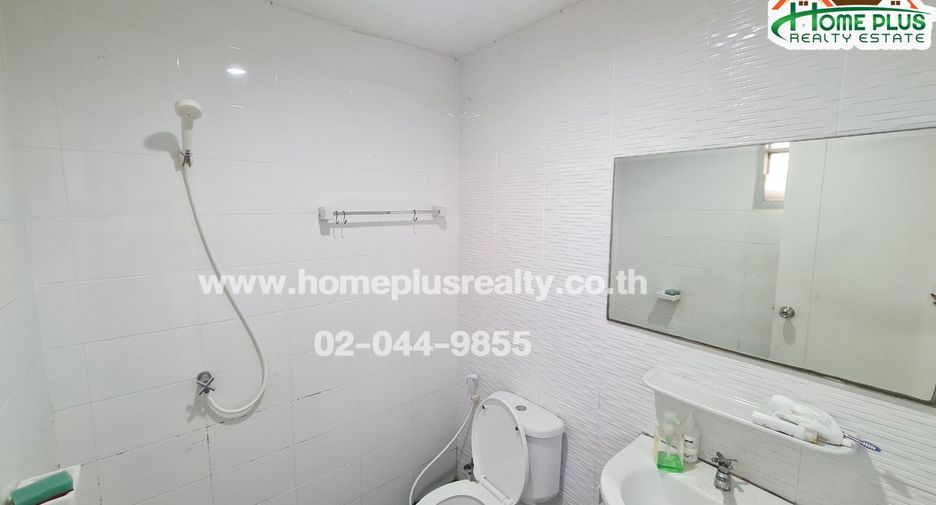 For sale 3 bedrooms townhouse in Mueang Pathum Thani, Pathum Thani
