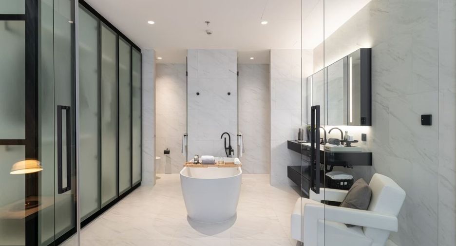 For rent 2 bedrooms condo in Sathon, Bangkok