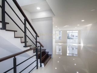 出售 2 卧室 商业空间 在 Huai Khwang, 曼谷