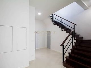 出售 2 卧室 商业空间 在 Huai Khwang, 曼谷