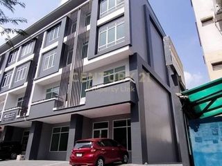 出售 2 卧室 商业空间 在 Huai Khwang, 曼谷