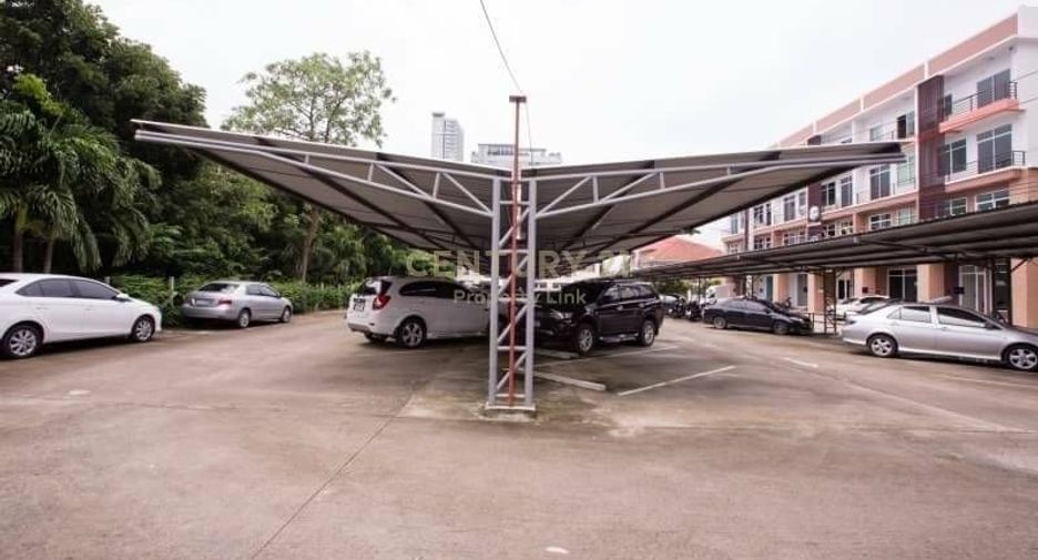 For sale 2 bedrooms retail Space in Huai Khwang, Bangkok