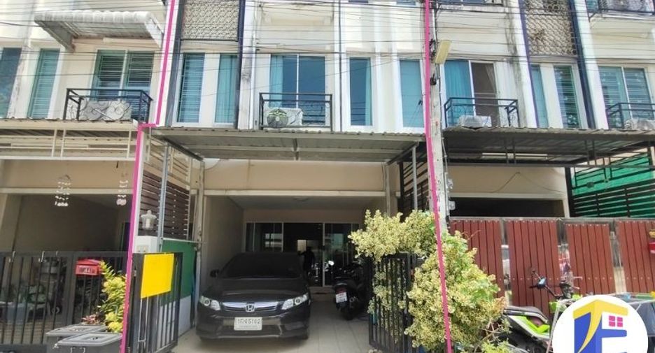 À vendre 3 chambres maison de ville à Bang Bon, Bangkok