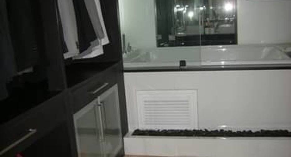 For sale 1 bed condo in Khlong Toei, Bangkok