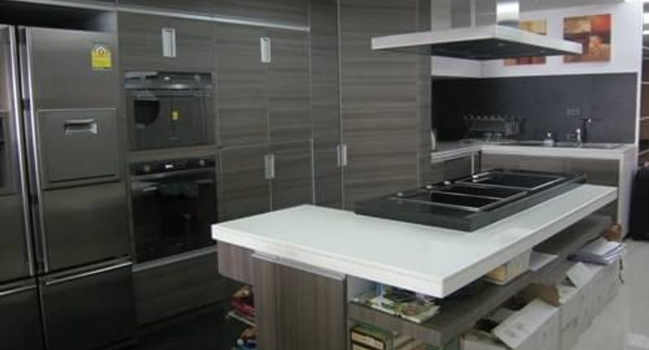 For sale 1 bed condo in Khlong Toei, Bangkok