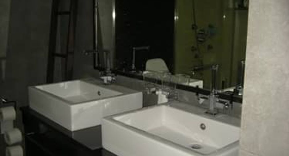 For sale 1 bed condo in Khlong Toei, Bangkok