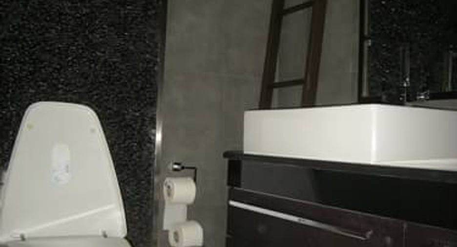 For sale 1 bed condo in Khlong Toei, Bangkok