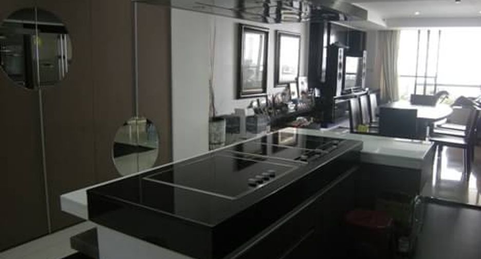 For sale 1 bed condo in Khlong Toei, Bangkok