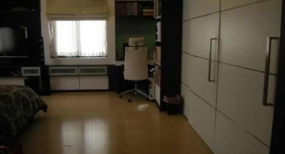 For sale 1 bed condo in Khlong Toei, Bangkok