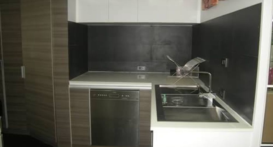 For sale 1 bed condo in Khlong Toei, Bangkok