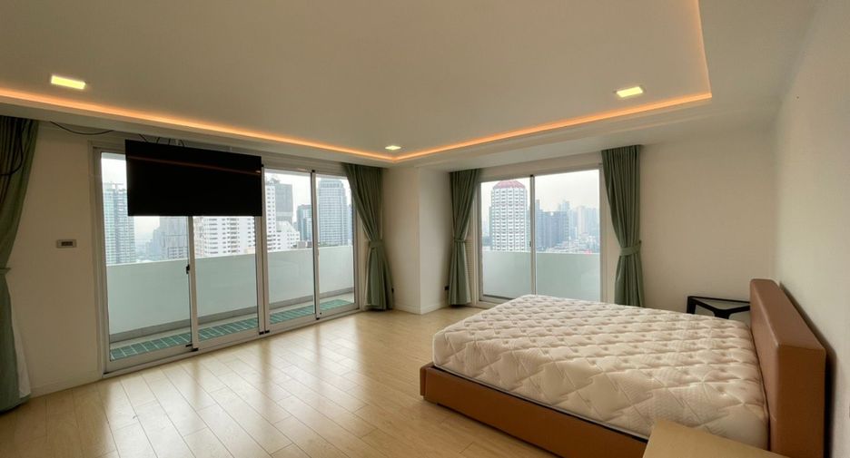 For sale 3 bedrooms condo in Watthana, Bangkok