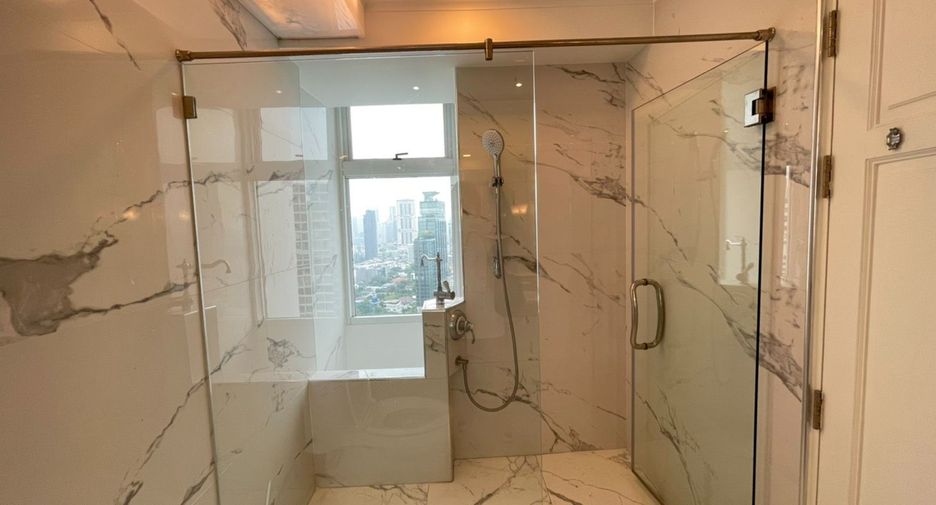 For sale 3 bedrooms condo in Watthana, Bangkok