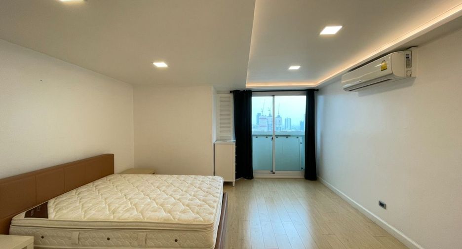 For sale 3 bedrooms condo in Watthana, Bangkok
