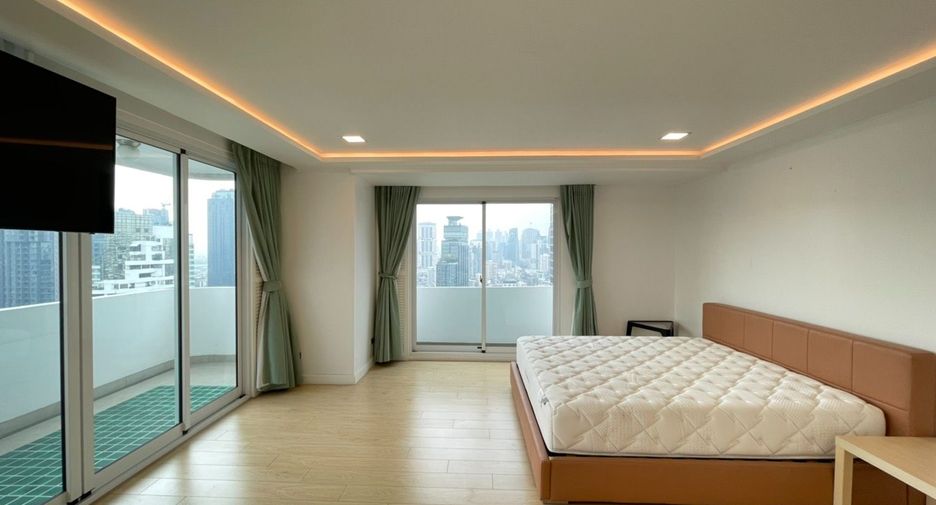 For sale 3 bedrooms condo in Watthana, Bangkok