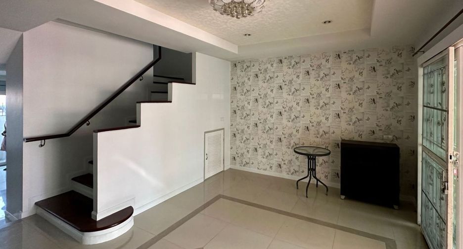 For sale 4 bed townhouse in South Pattaya, Pattaya