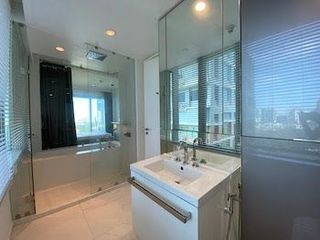À louer et à vendre 2 chambres condo à Pathum Wan, Bangkok