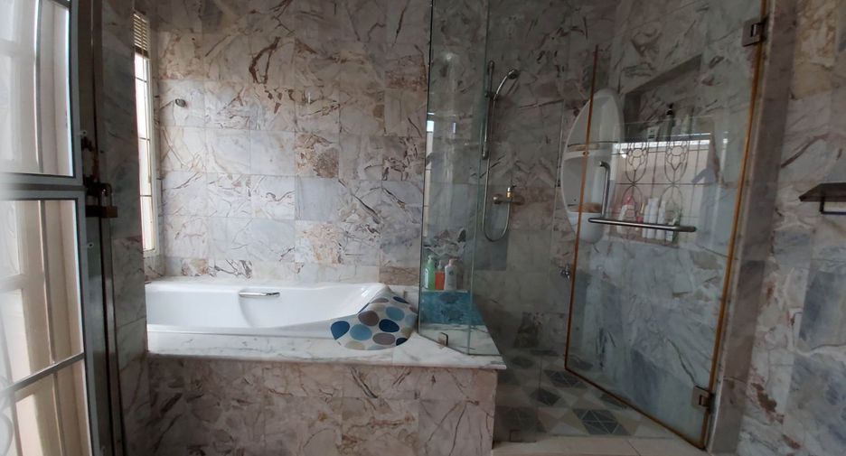 For sale 4 bedrooms house in Nong Chok, Bangkok