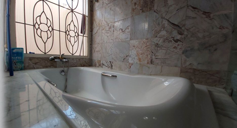 For sale 4 bedrooms house in Nong Chok, Bangkok