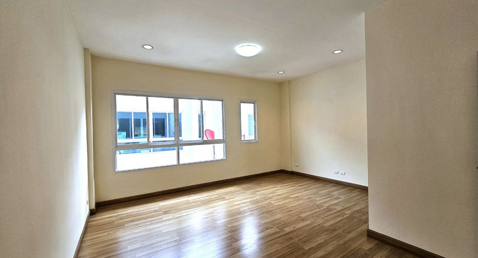 For sale 4 bedrooms retail Space in Bueng Kum, Bangkok