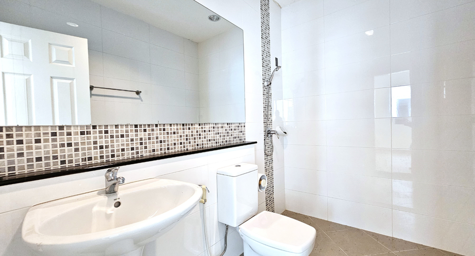 For sale 4 bedrooms retail Space in Bueng Kum, Bangkok
