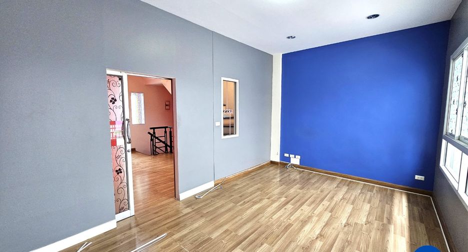 For sale 4 bedrooms retail Space in Bueng Kum, Bangkok