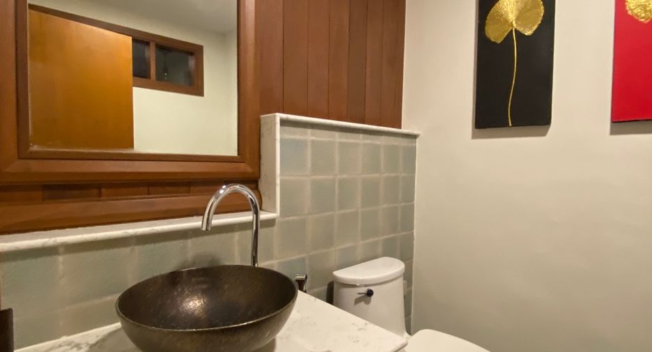 For rent and for sale 4 bedrooms house in Saraphi, Chiang Mai