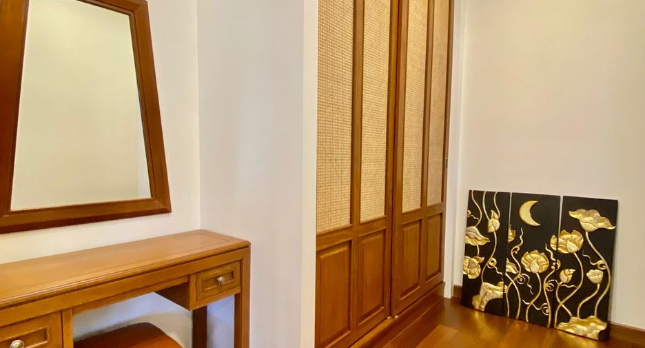 For rent and for sale 4 bedrooms house in Saraphi, Chiang Mai