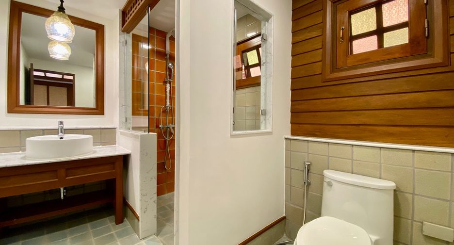 For rent and for sale 4 bedrooms house in Saraphi, Chiang Mai