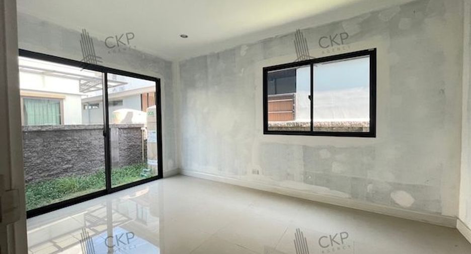 For sale 4 bedrooms house in Thanyaburi, Pathum Thani