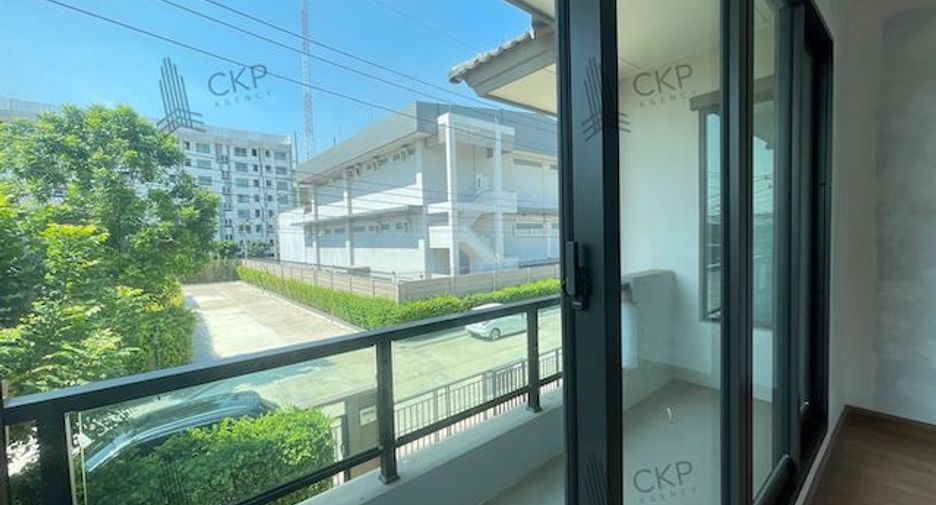 For sale 4 bedrooms house in Thanyaburi, Pathum Thani