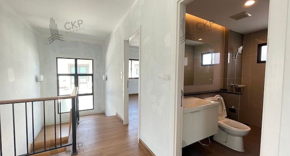 For sale 4 bedrooms house in Thanyaburi, Pathum Thani