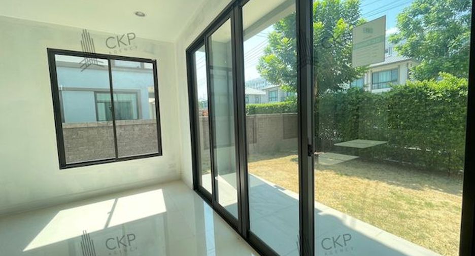 For sale 4 bedrooms house in Thanyaburi, Pathum Thani