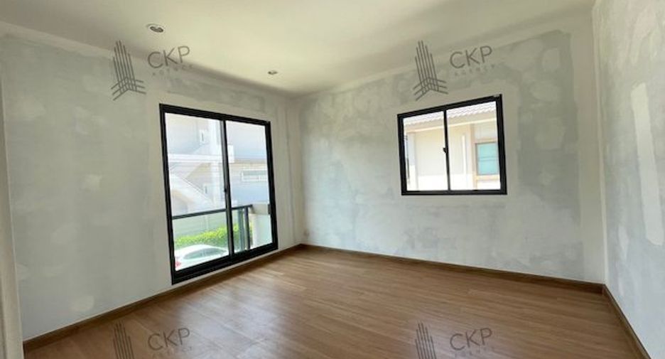 For sale 4 bedrooms house in Thanyaburi, Pathum Thani
