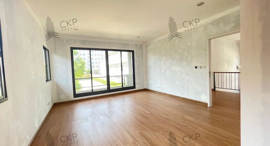 For sale 4 bedrooms house in Thanyaburi, Pathum Thani