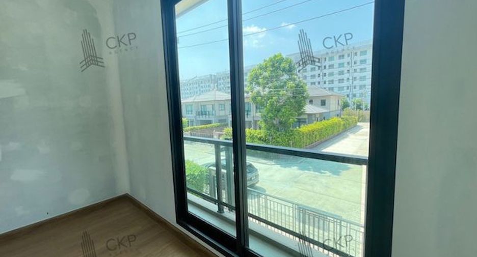 For sale 4 bedrooms house in Thanyaburi, Pathum Thani
